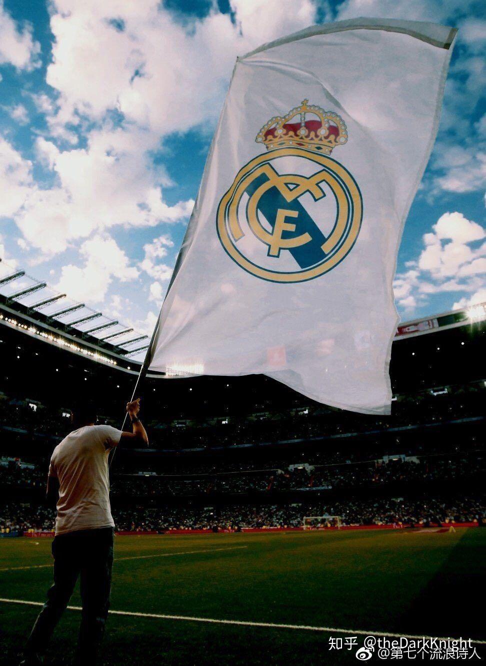 “高尔夫传奇伍兹母亲库提达周二离世，享年80，特朗普发文致哀”