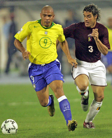 郑钦文今年全球排名第四，收入颇丰。